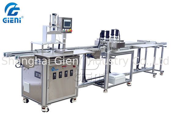 Rossetto che libera attrezzatura di riempimento cosmetica con l'avvitamento del contenitore