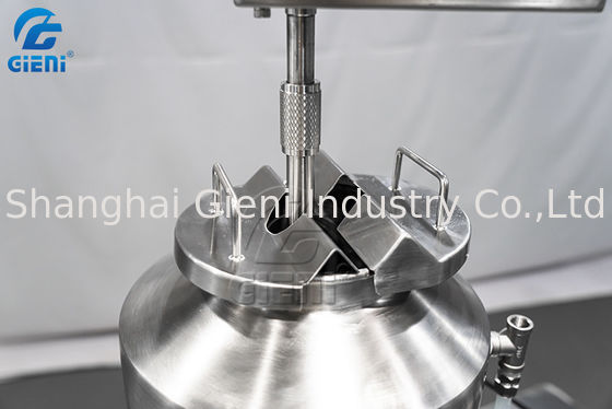 Tipo macchina del laboratorio di rifornimento cosmetica dell'olio del labbro della mascara con il carro armato 5L