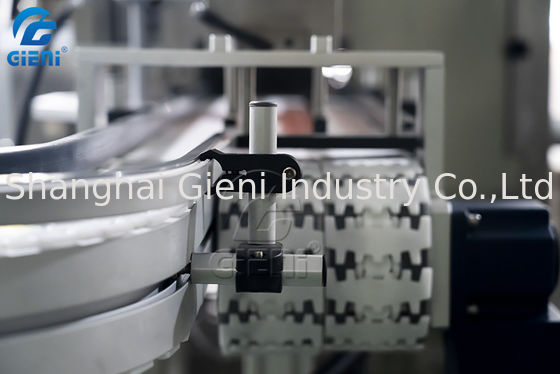 Preriscaldando la linea singolo ugello di riempimento a caldo del riempitore del balsamo di labbro del bastone del balsamo