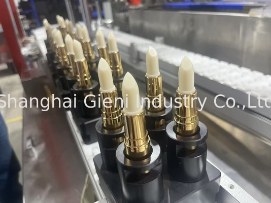 Un buon prezzo. Macchina di riempimento di rossetto a livello automatico completo con 2 ugelli e serbatoio di riscaldamento in ceramica in linea